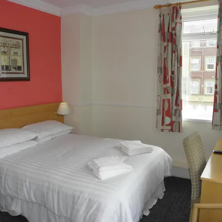 Chequers Plaza 2* Blackpool