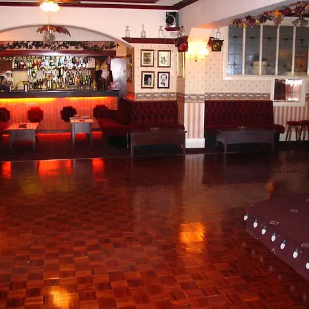 Broadway Hotel