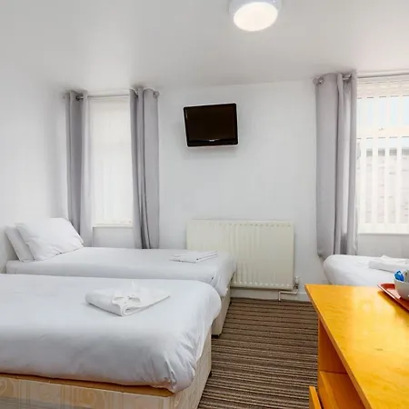 The Sandringham Court & Apartment-all Groups Welcome Hotel