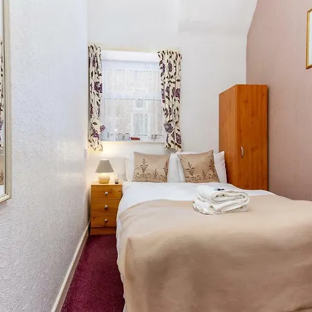 Keighley House Гостевой дом 3*