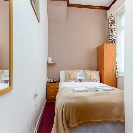 Keighley House Гостевой дом Блэкпул