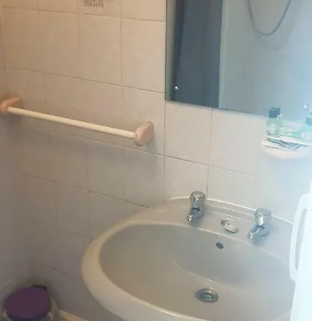 Bed & Breakfast Coastal Roomz 2*