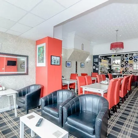Benson - Small Families & Couples Only 3*