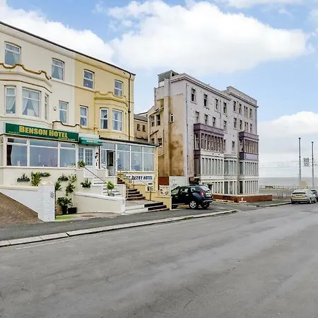Bed & Breakfast Benson - Small Families & Couples Only Blackpool
