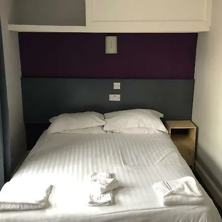 Hotel The 3*