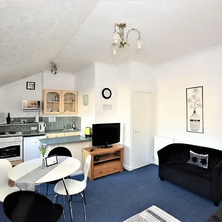 Bridle Apartment *