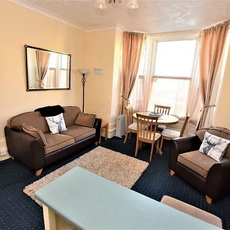 Bridle Apartment *