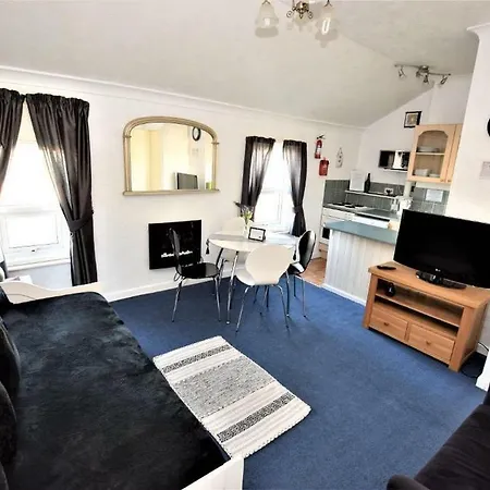 Bridle Apartment *