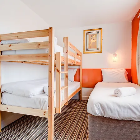 The Sandringham Court & Apartment-all Groups Welcome Hotel 3*