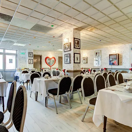 The Sandringham Court & Apartment-all Groups Welcome Hotel Blackpool