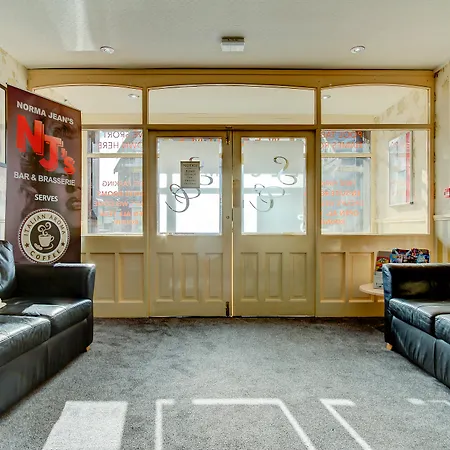 The Sandringham Court & Apartment-all Groups Welcome