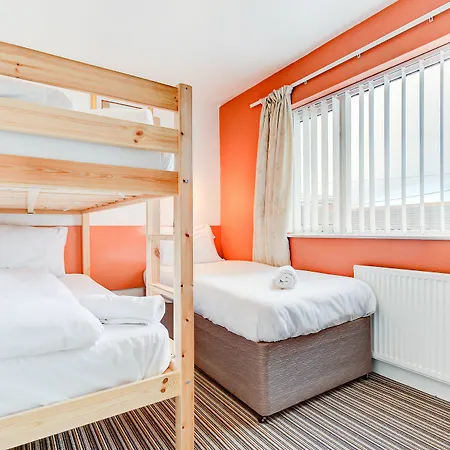 The Sandringham Court & Apartment-all Groups Welcome Hotel 3*
