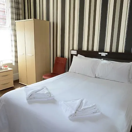 Arncliffe 3* Blackpool