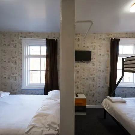 Hotel The 3*