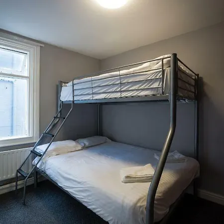 Hotel The 3*