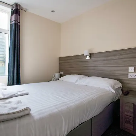 Hotel The 3*