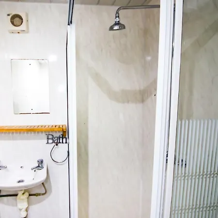 Myroomz Hollingdales Отель