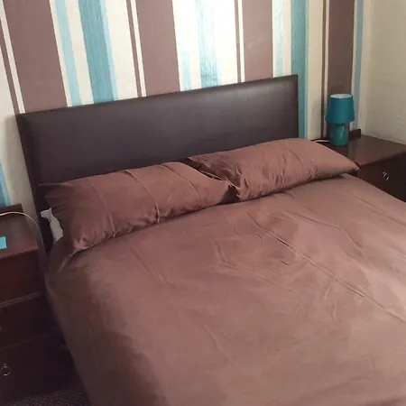 Lynton Bed & Breakfast Blackpool