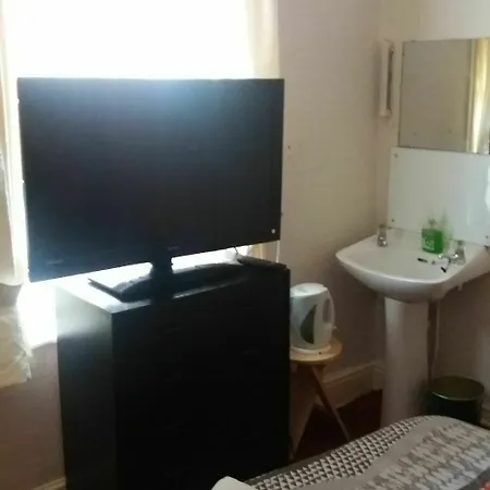 Crompton House Bed & Breakfast 2*
