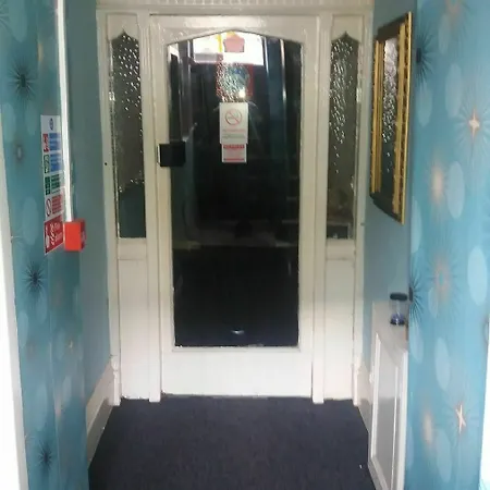 Crompton House Bed & Breakfast