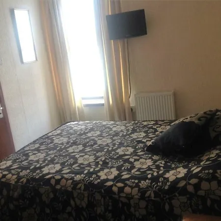 Oda ve Kahvaltı Oakleigh 3*