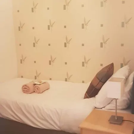 מלון Oban House 3*