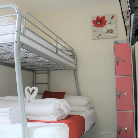 Backpackers & Hotel 2*