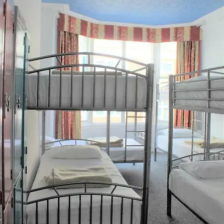 Backpackers & 2* Blackpool