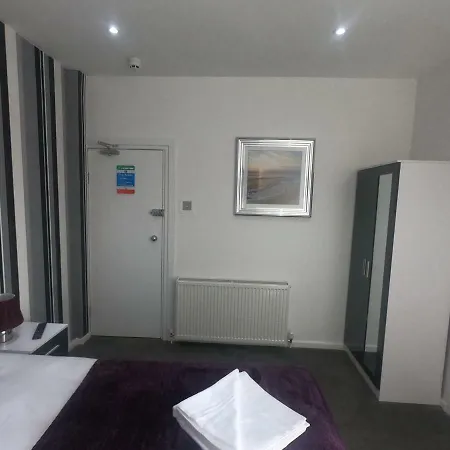 Hotel 33 *