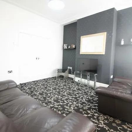 Henthorne Choice - Large - Close To Town Centre