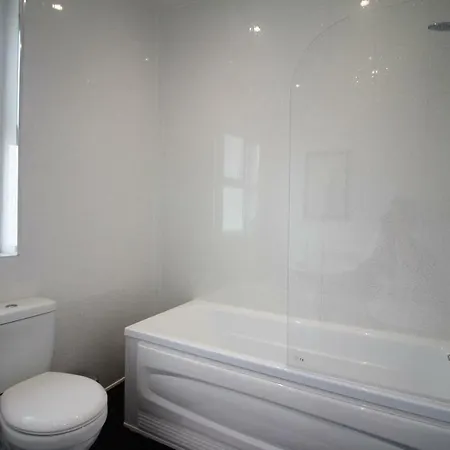 Henthorne Choice - Large - Close To Town Centre *