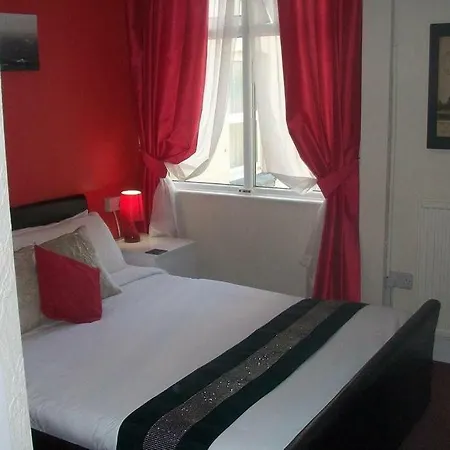 Bed & Breakfast Benson - Small Families & Couples Only Blackpool
