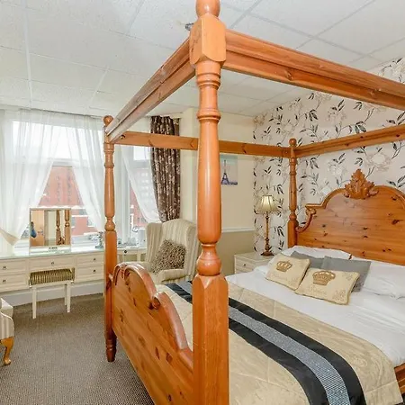 Benson - Small Families & Couples Only 3*