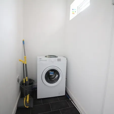 Egerton Choice - Town Centre - Modern And Spacious - Large Holiday home Blackpool