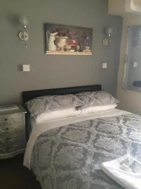 Chesterfield House Bed & Breakfast 3*