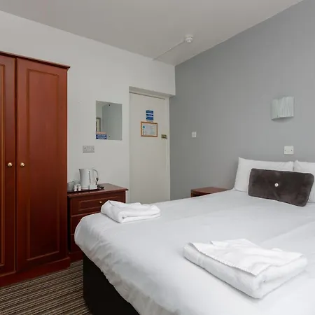 The Sandringham Court & Apartment-all Groups Welcome Hotel