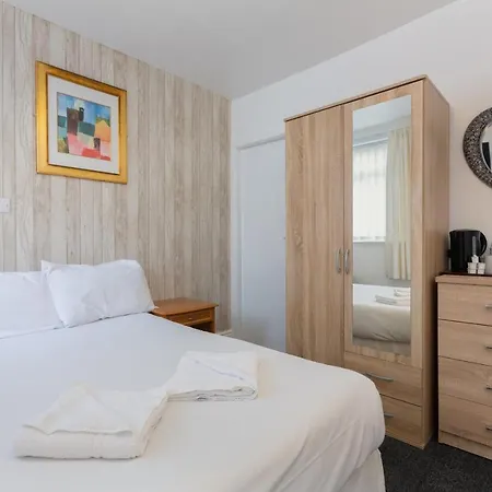 The Sandringham Court & Apartment-all Groups Welcome