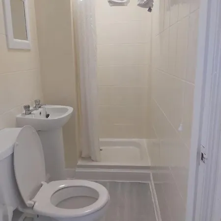 Bed & Breakfast Rayners 3*