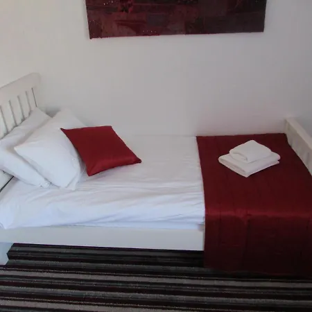 Manor Grove 3*