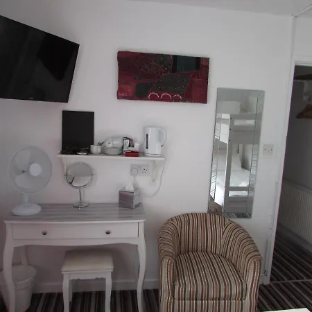 Manor Grove Bed & Breakfast 3*
