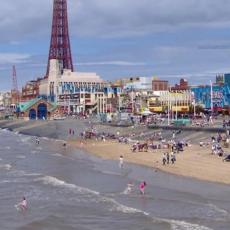 Kirkstall Bed & Breakfast Blackpool