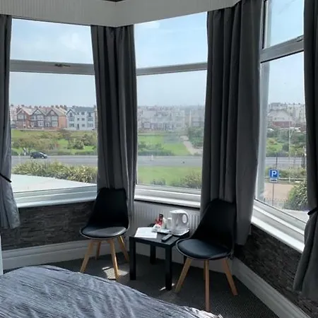 Bed & Breakfast Waves Blackpool