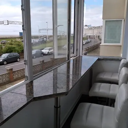 Sea-front Home-from-home Apartment Blackpool