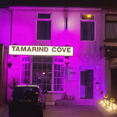 Tamarind Cove & Barrons Otel 4*