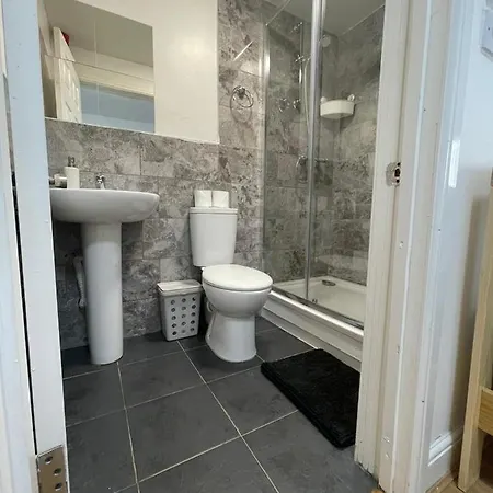 Guest house Ariana House Hotel-families And Couples Only *