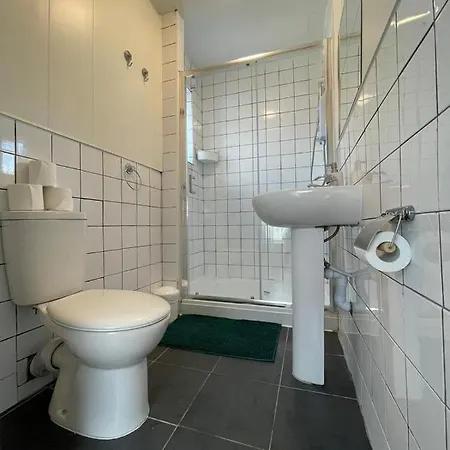 Guest house Ariana House Hotel-families And Couples Only *
