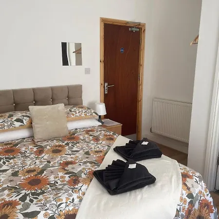 Ariana House Hotel-families And Couples Only * Blackpool