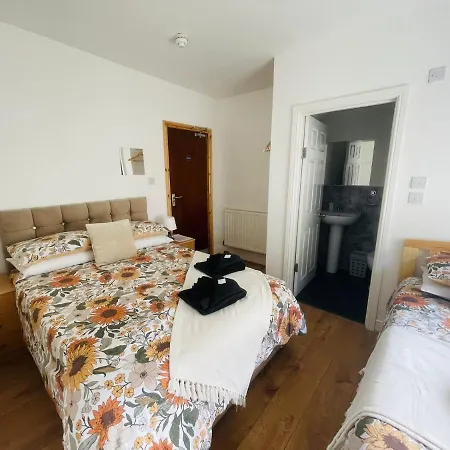 Guest house Ariana House Hotel-families And Couples Only