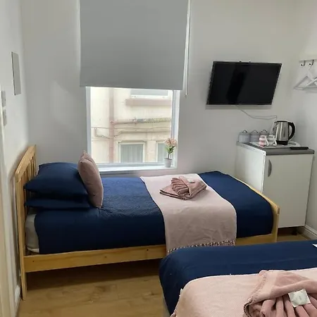 Guest house Ariana House Hotel-families And Couples Only Blackpool