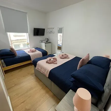 Guest house Ariana House Hotel-families And Couples Only Blackpool